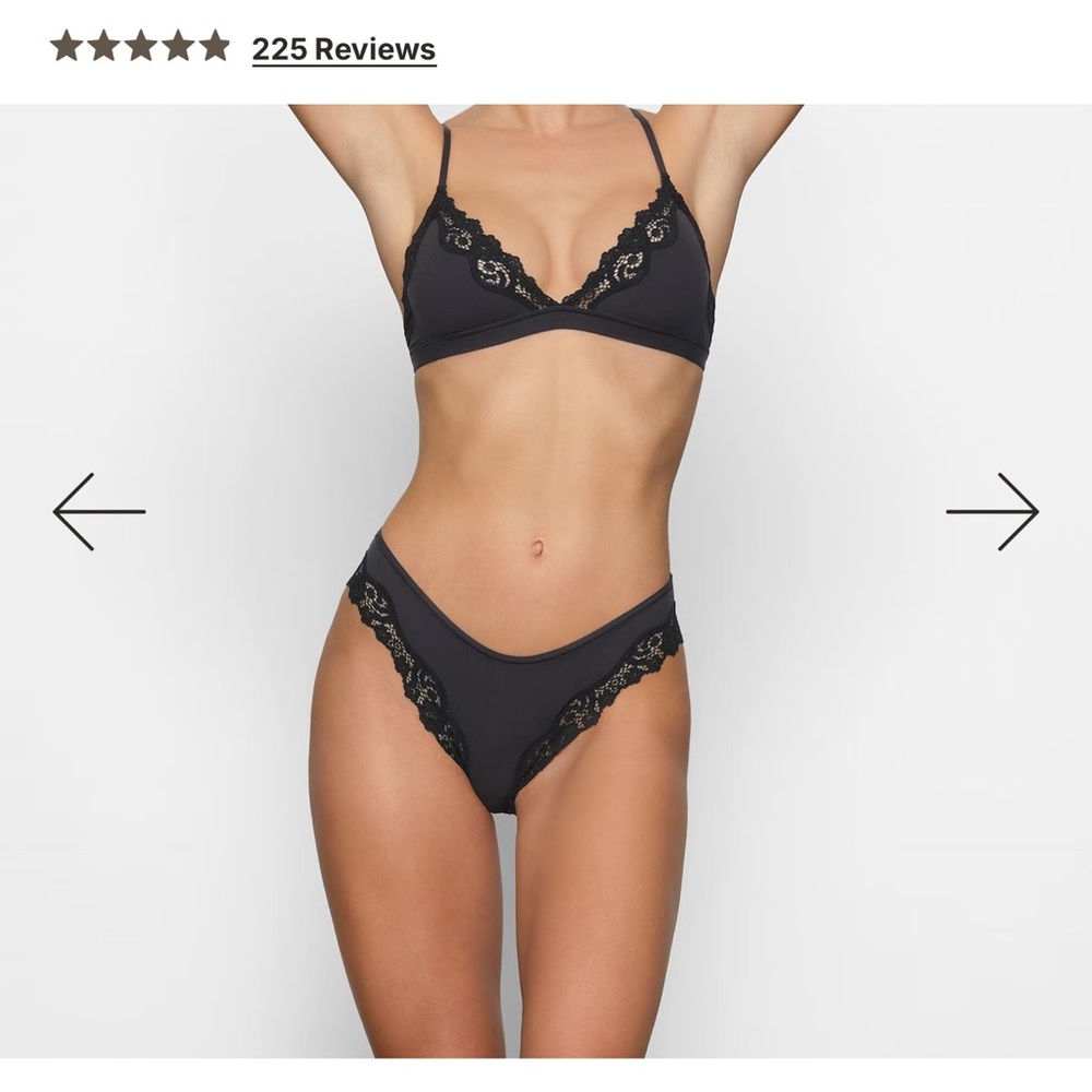 SKIMS fits everybody Lace Thanga (underwear)